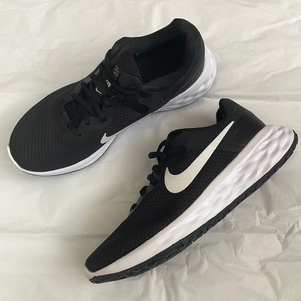 Nike Revolution 6 Running Shoes, size 7